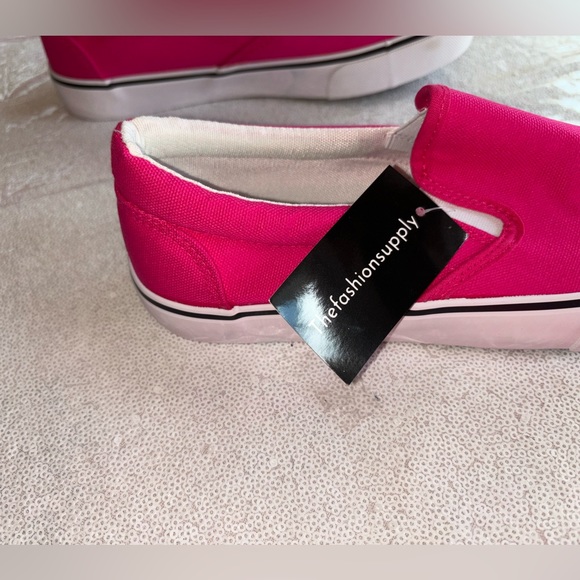 NWT thefashionsupply slip on shoes - Picture 4 of 7